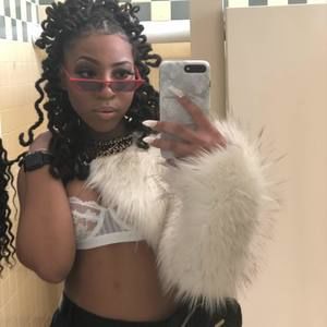 Meet your Posher, Juanita